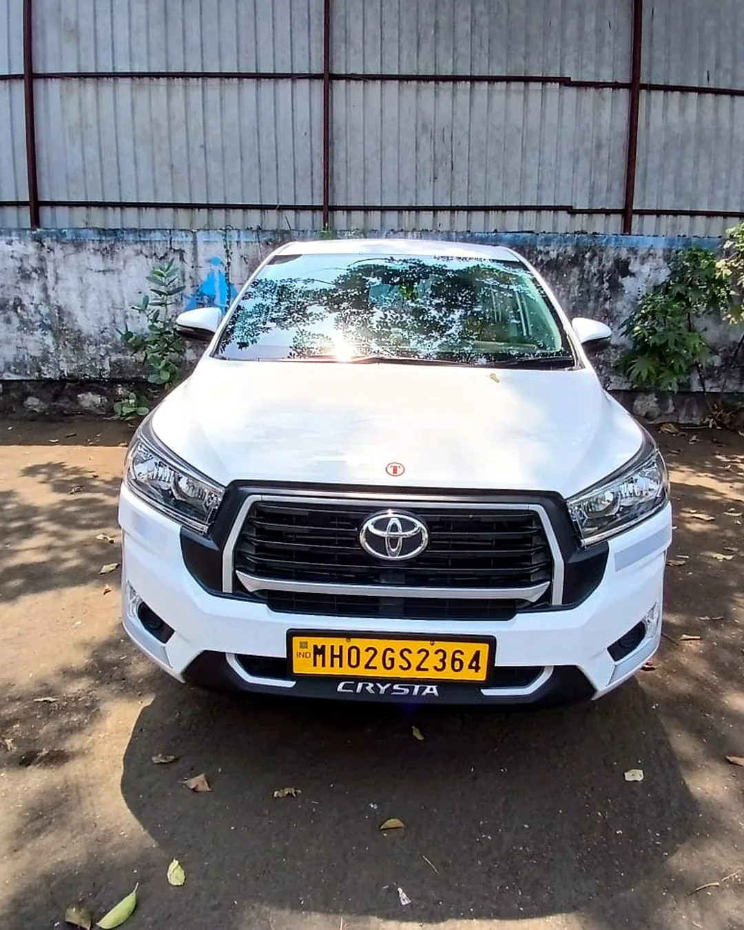 Toyota Innova Crysta on Mumbai road — Konkan Central Andheri