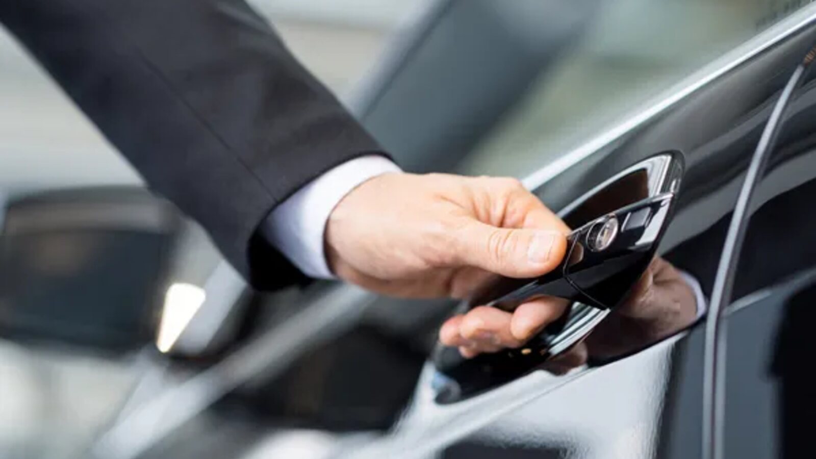 VIP visitor luxury chauffeur Mumbai