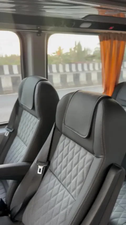 Quilted leatherette reclining seat with armrest and seat belt in the Force Urbania