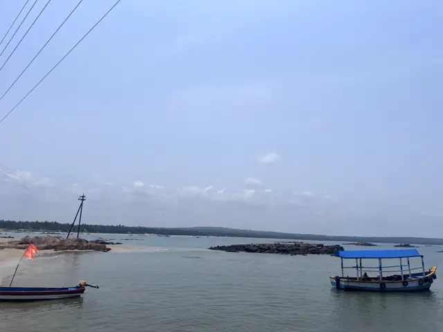 Ferry boats at Malvan jetty, waiting to cross to Sindhudurg Fort