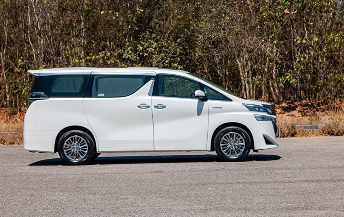 Toyota Vellfire luxury VIP MPV Mumbai